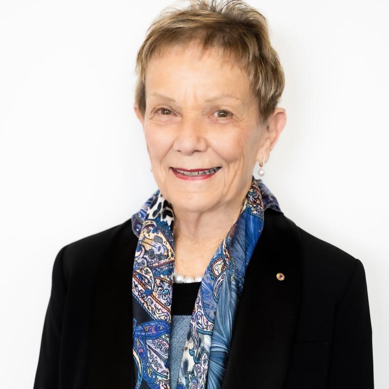 Dr Dagmar Schmidmaier AM